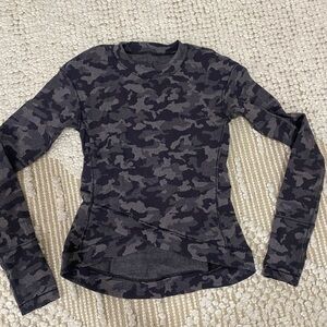 Lululemon Athletica Black and Gray Fitted Long Sleeve